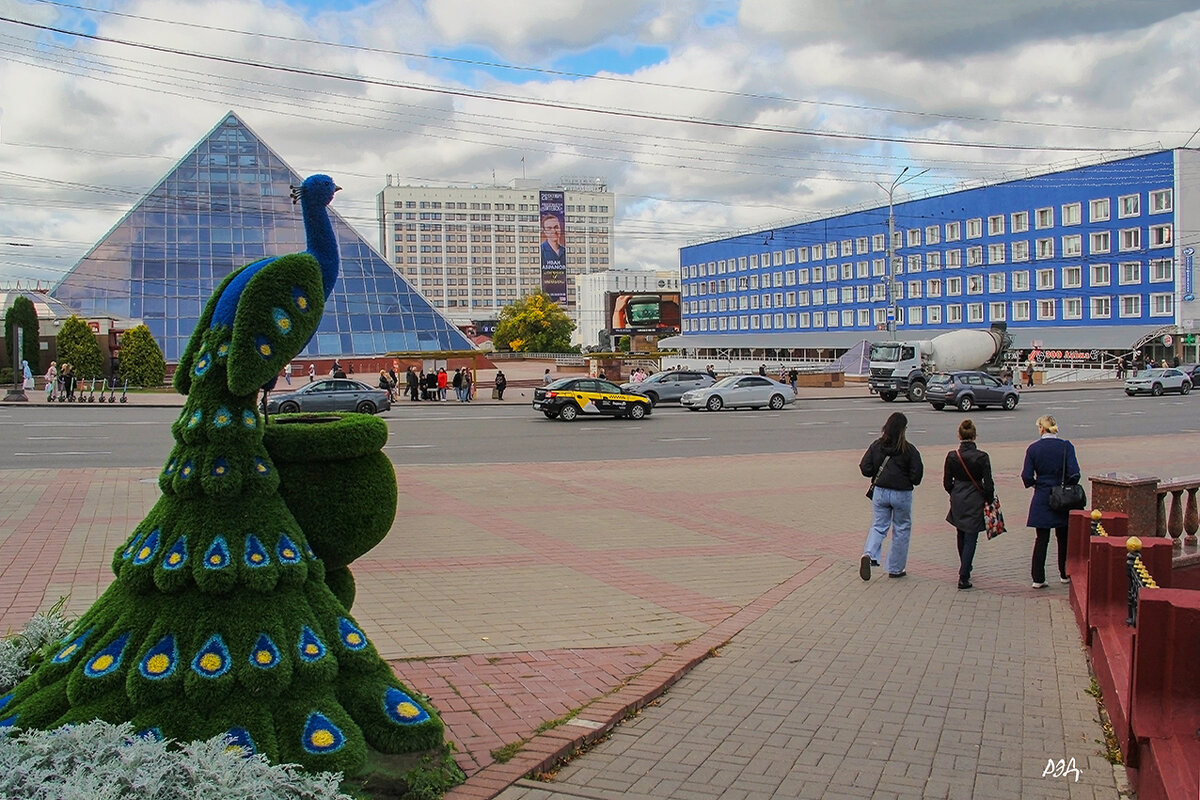 *** - Роланд Дубровский