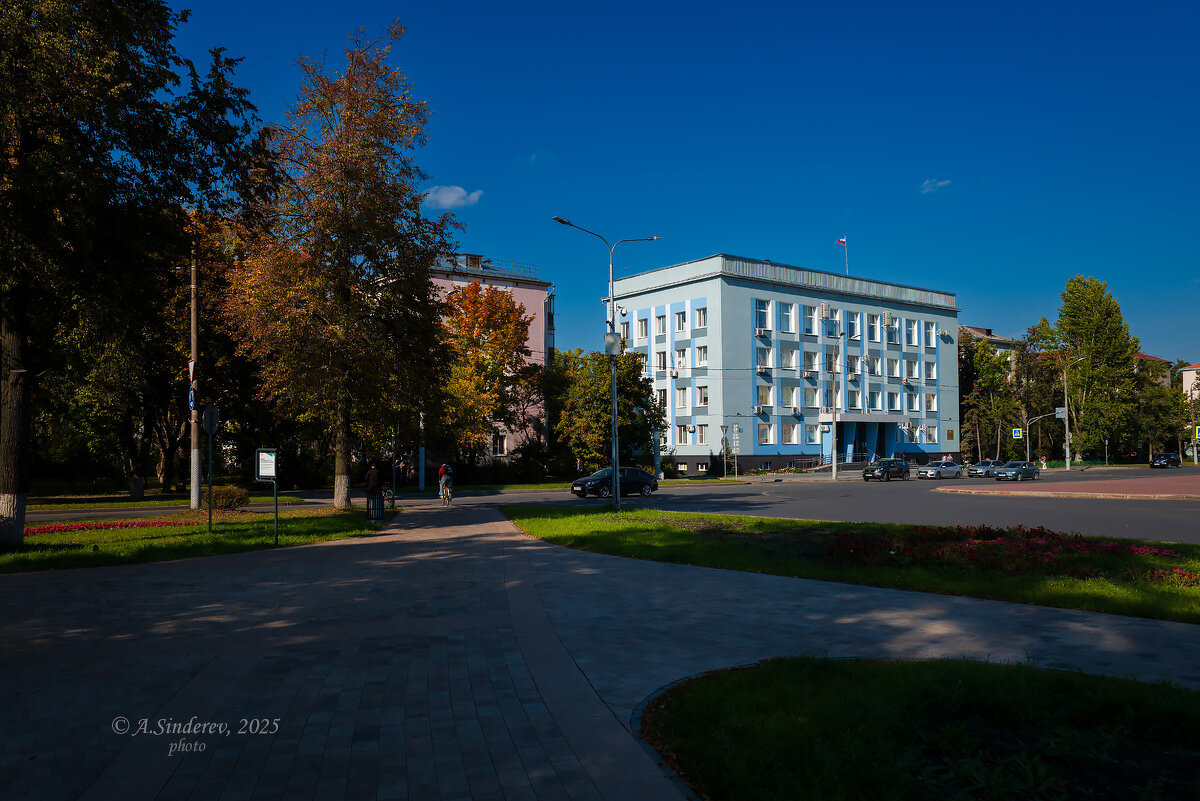 Осенняя улица - Александр Синдерёв