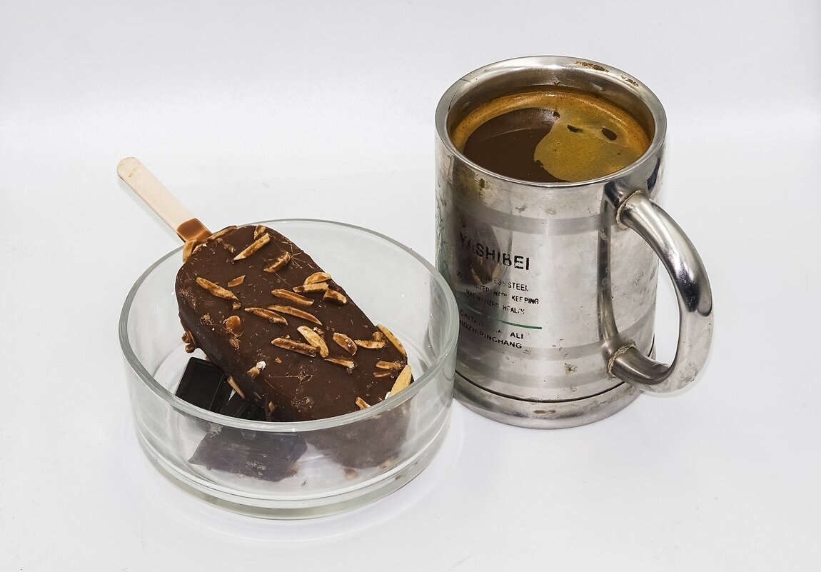 Утренний ритуал - кофе, мороженое, шоколад - Валерий Иванович Утренний ритуал - кофе, мороженое, шоколад - Валерий Иванович