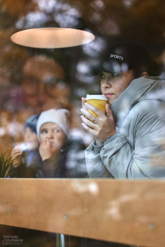 Люди в кафе - Александр Морозов