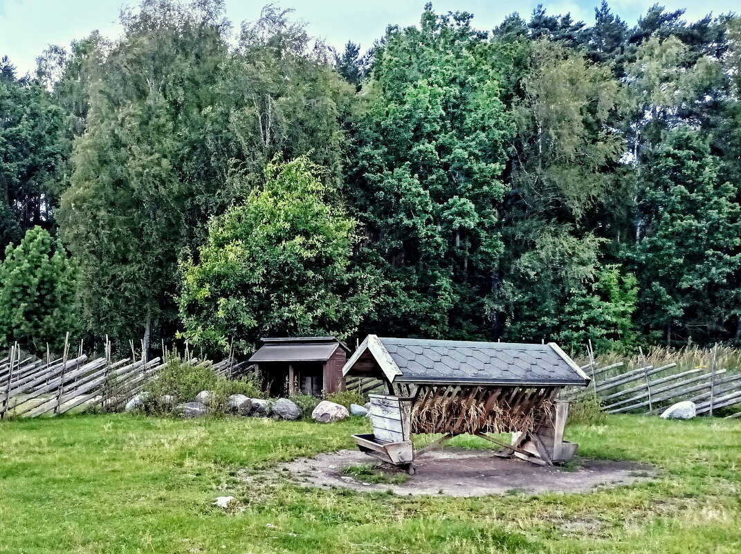 Кормушка-сенник с навесом - Veera V