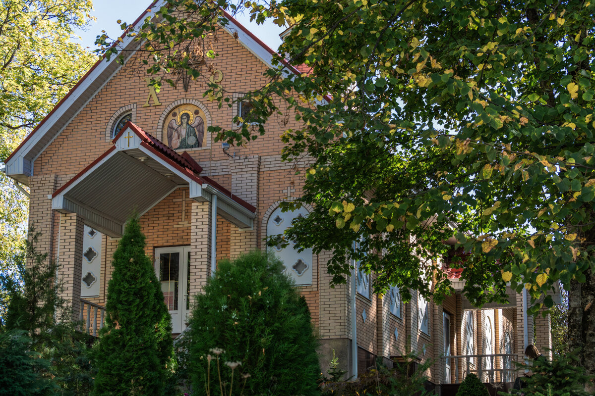 На территории Свято-Михайловского мужского монастыря - Игорь Сикорский