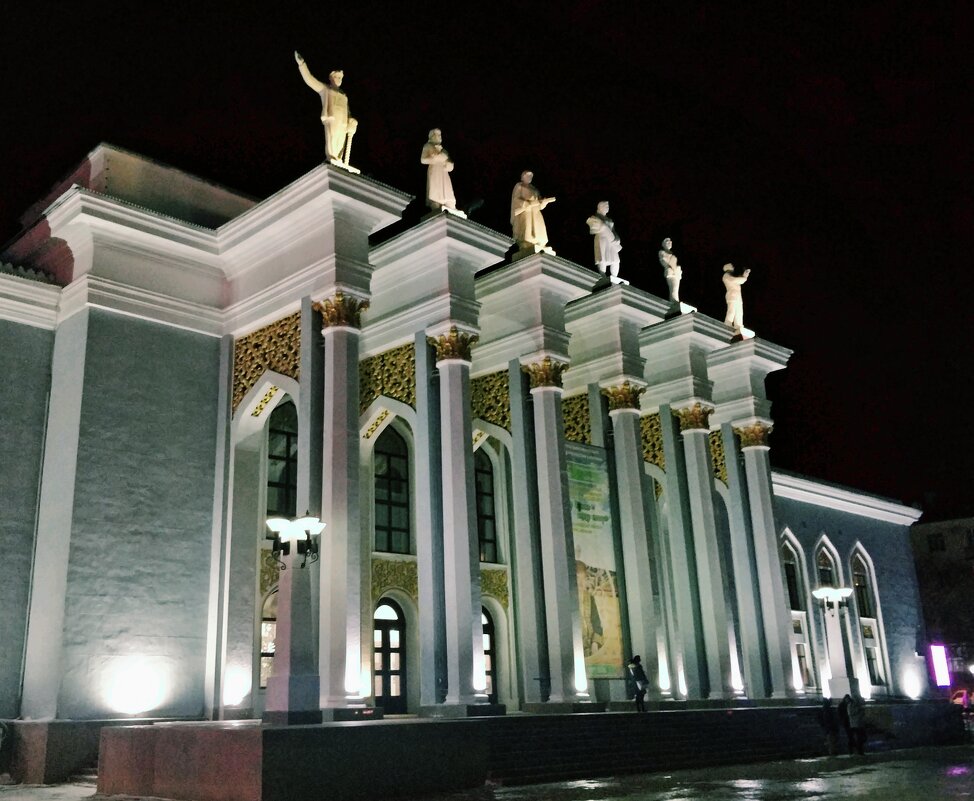 Ночь в городе - Андрей Хлопонин