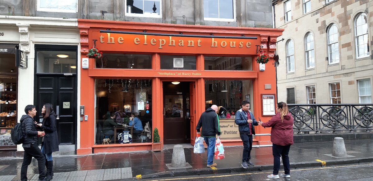 Кафе, где было написано начало "Гарри Поттера" - Ольга Кафе, где было написано начало "Гарри Поттера" - Ольга