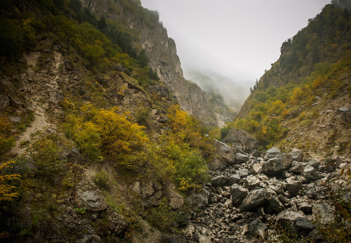 камнепад в ущелье - Батик Табуев