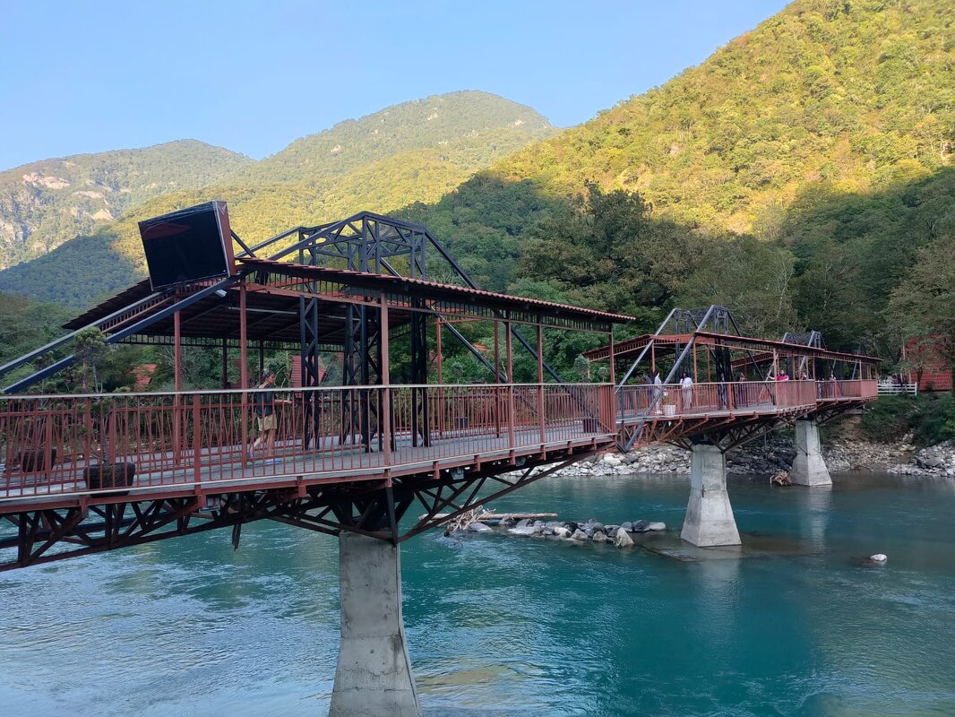 Абхазии. Мост на пути к озеру Рица - Ирэн 