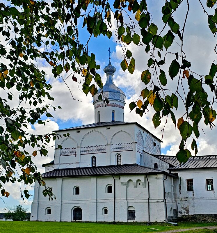 Ферапо́нтов Белозе́рский Богоро́дице-Рожде́ственский монасты́рь — мужской монастырь - Михаил Свиденцов