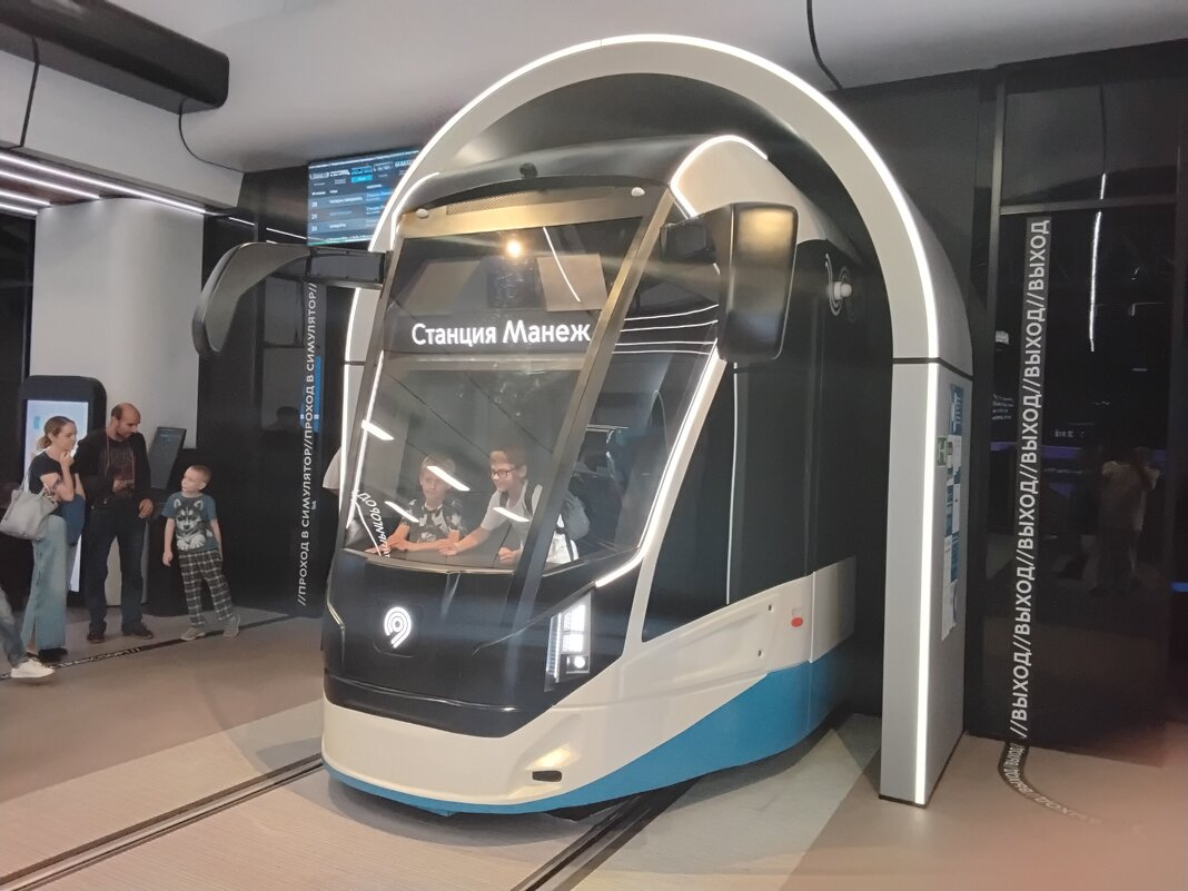 Станция Манеж. Новый трамвай - Дмитрий Никитин