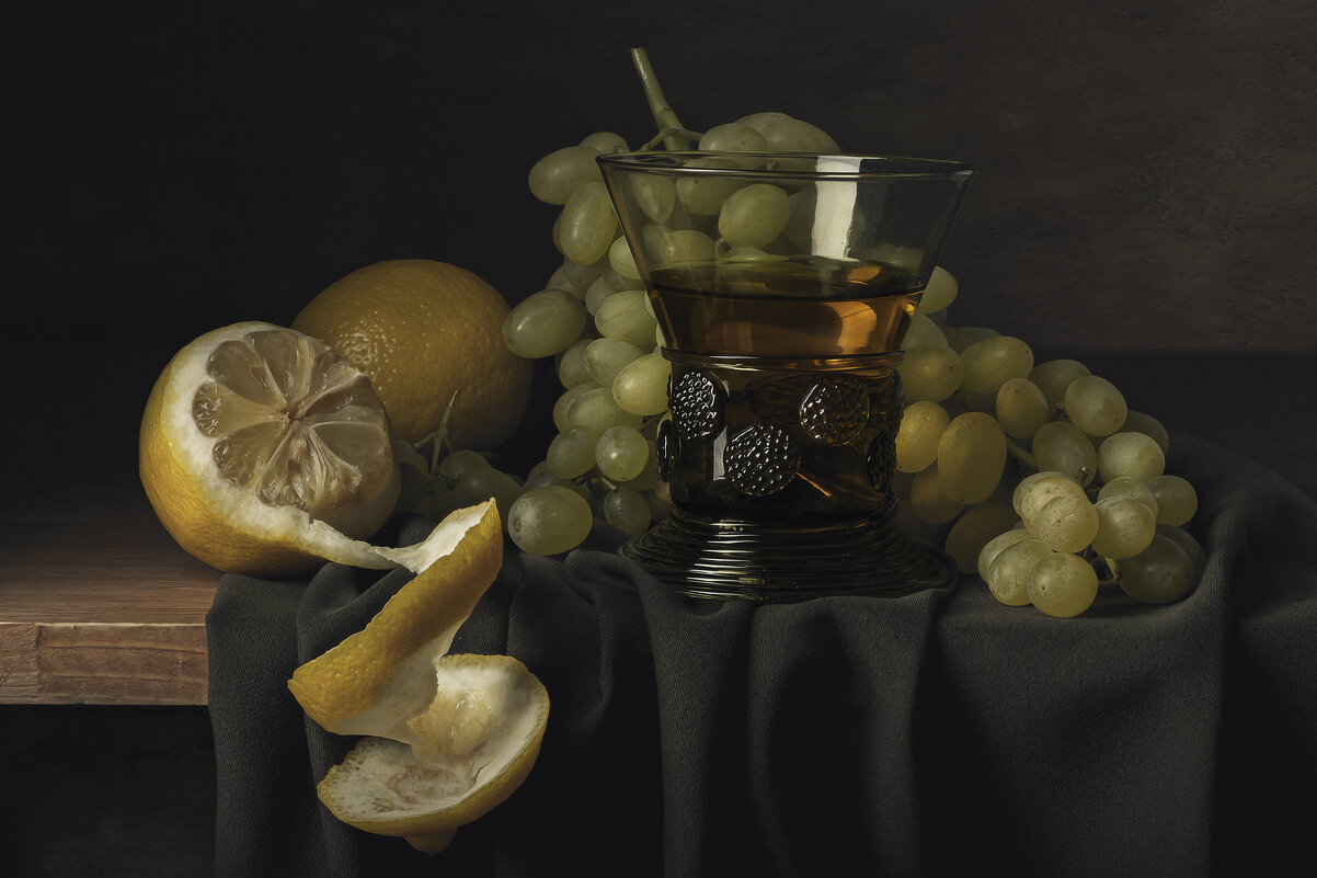 Натюрморт с лимоном и виноградом - Максим Вышарь