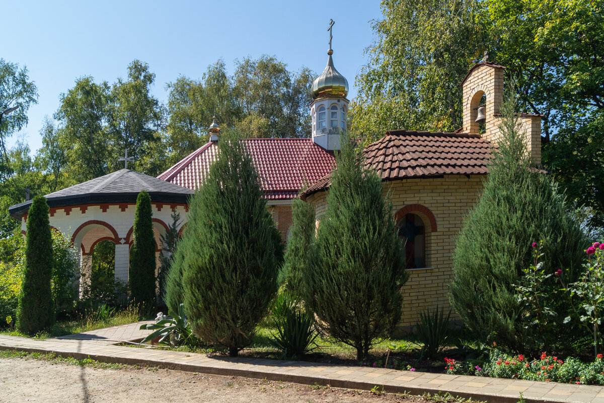 На территории Свято-Михайловского мужского монастыря - Игорь Сикорский На территории Свято-Михайловского мужского монастыря - Игорь Сикорский
