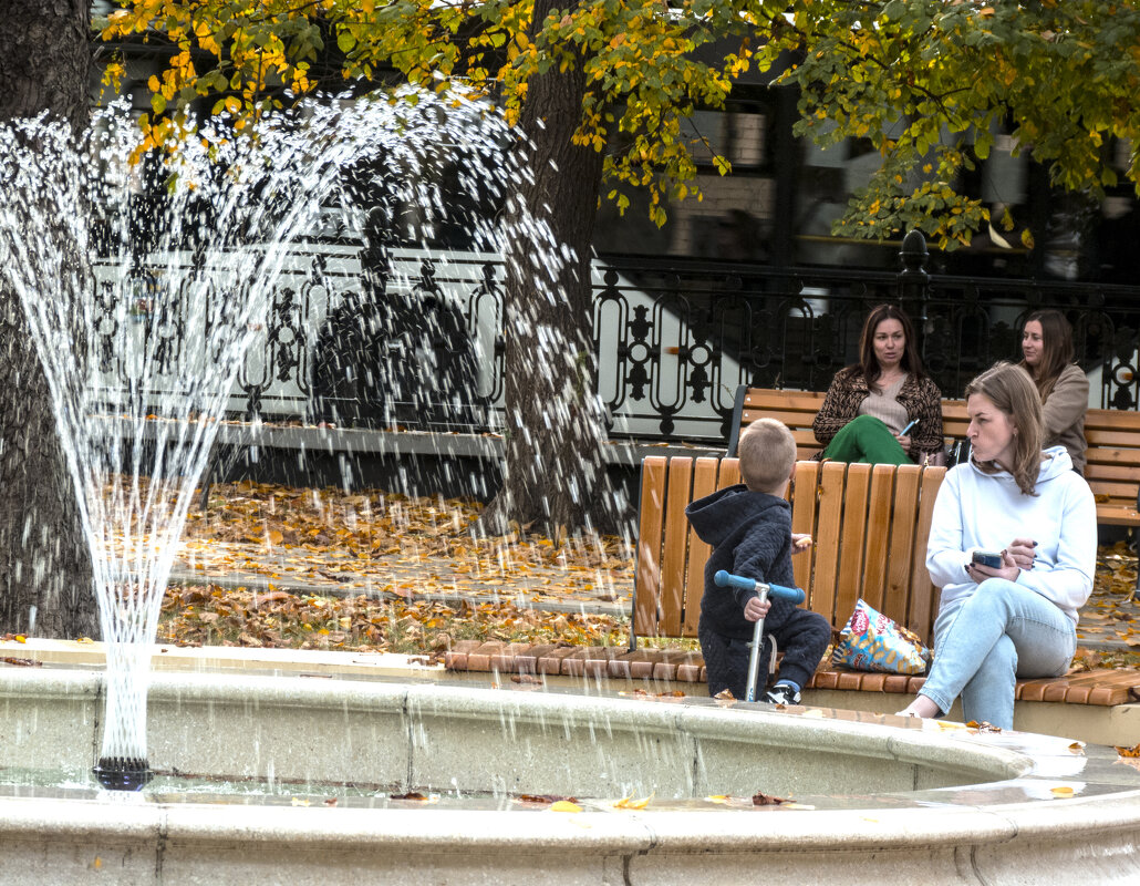 Осенний фонтан - Валентин Семчишин Осенний фонтан - Валентин Семчишин
