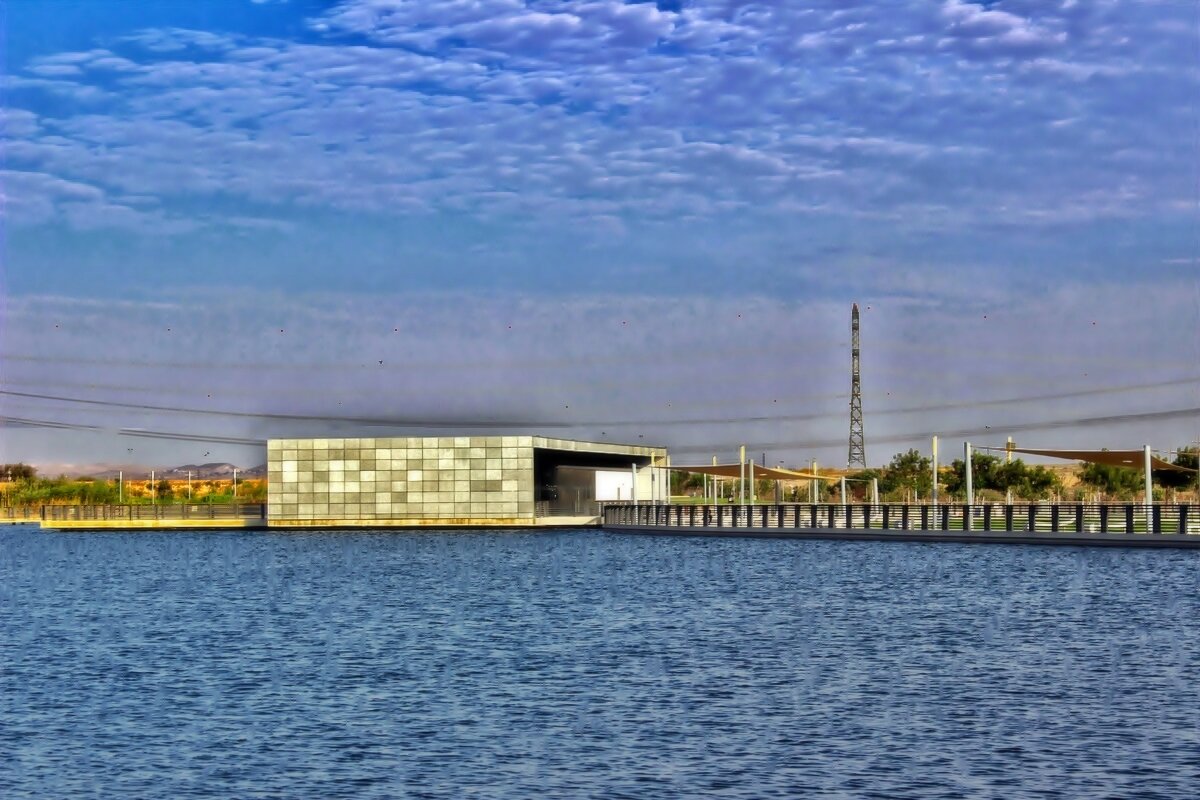 ВОДНЫЙ   ПАРК   В   ПУСТЫНЕ (1) - Анатолий Малобродский