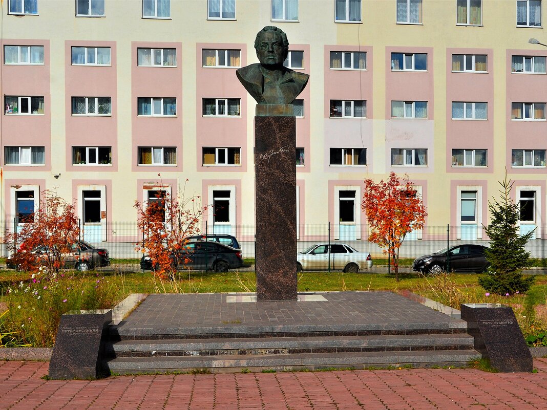 Чебоксары. Памятник Петру Петровичу Хузангаю. - Пётр Чернега Чебоксары. Памятник Петру Петровичу Хузангаю. - Пётр Чернега