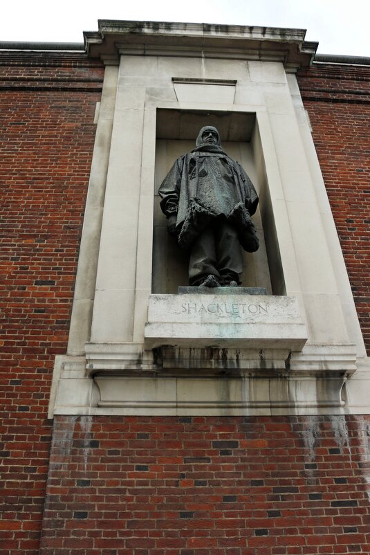 Скульптуры в нишах дома - Ольга Скульптуры в нишах дома - Ольга