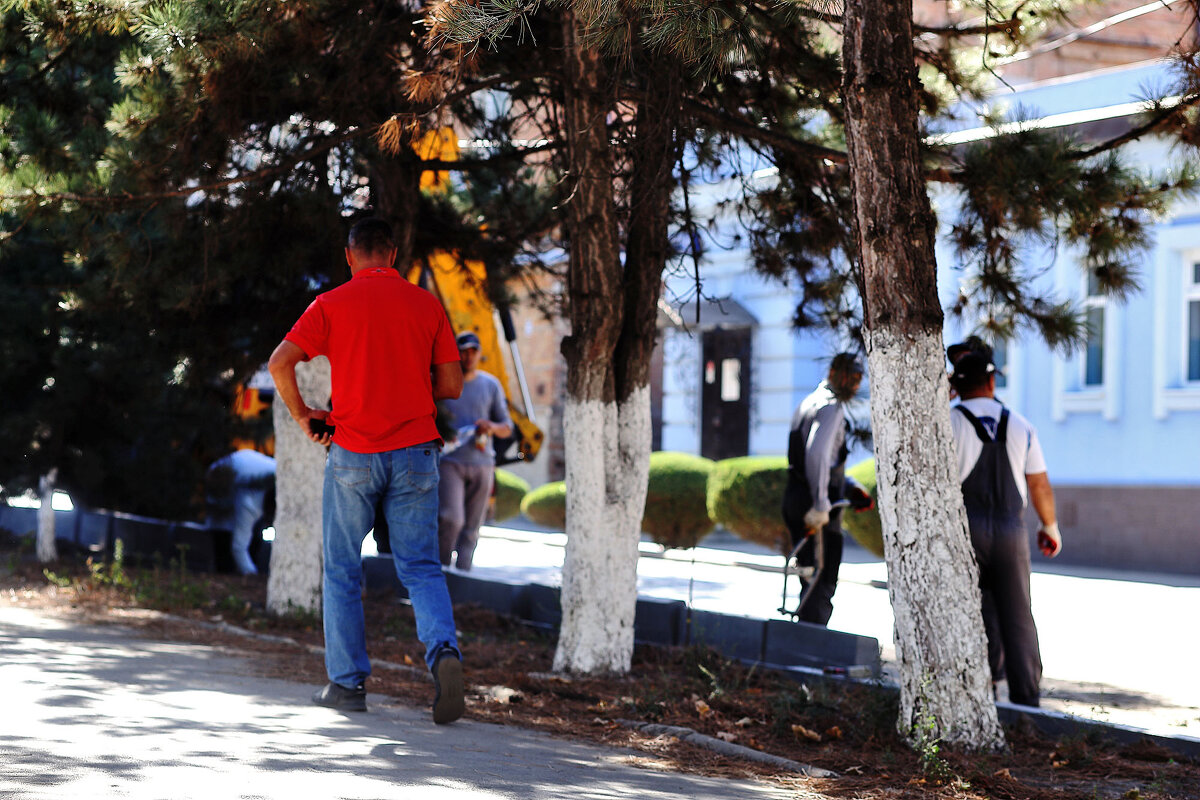 Он уходит - Юрий Гайворонскiий