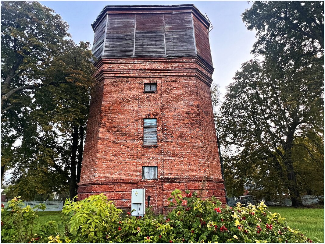 Водонапорная башня у ЖД вокзала. (1889г) - Валерия Комова Водонапорная башня у ЖД вокзала. (1889г) - Валерия Комова