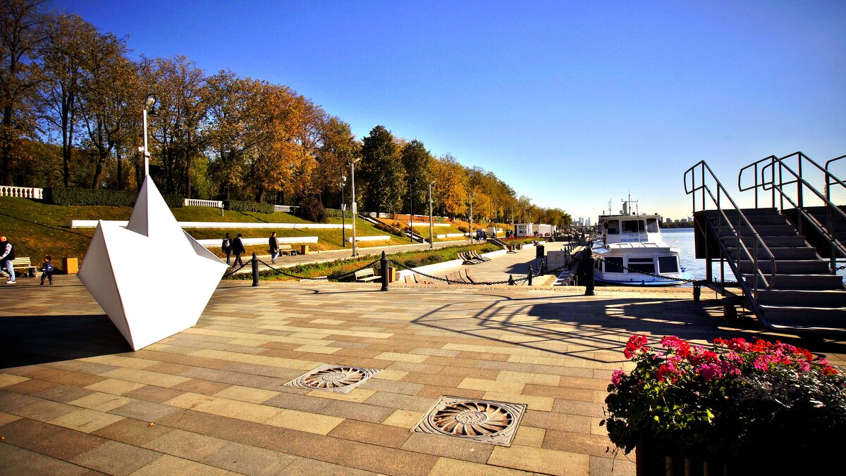 ОСЕНЬ. НАБЕРЕЖНАЯ - АЛЕКСАНДР 