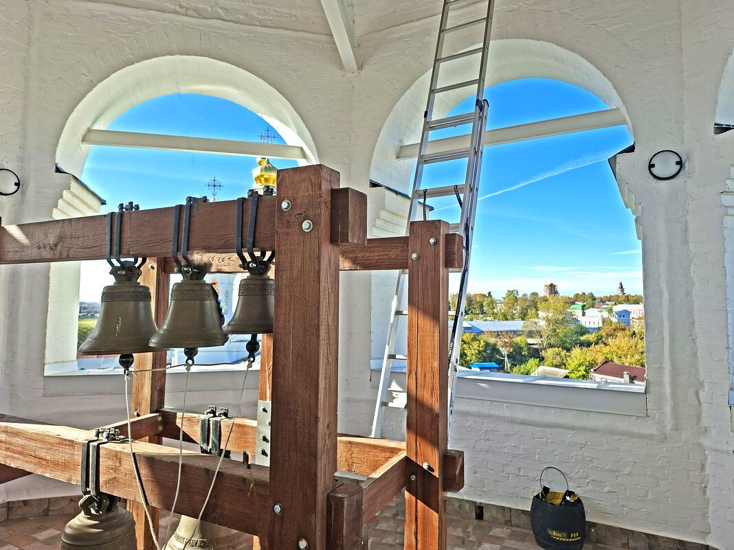 На колокольне Спасо-Преображенского мужского монастыря. - ИРЭН@ . На колокольне Спасо-Преображенского мужского монастыря. - ИРЭН@ .