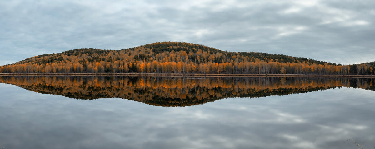 Золотая осень у подножия гор. - Сергей Адигамов