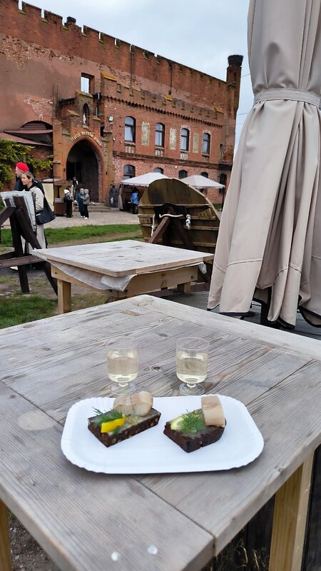 После экскурсии в музей инквизиции поправим нервишки хреновухой! - Ольга 