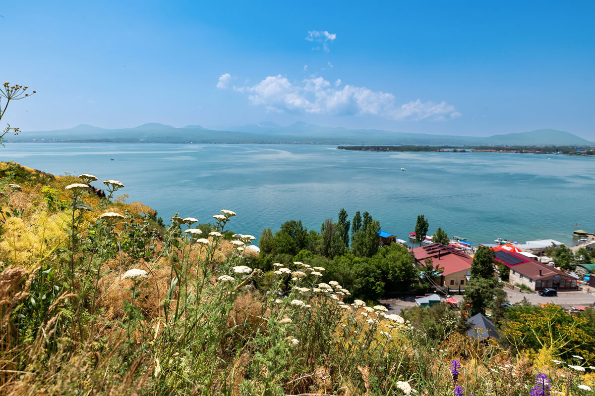 Озеро Севан . Вид от монастыря Севанаванк. Армения. - Дина Евсеева Озеро Севан . Вид от монастыря Севанаванк. Армения. - Дина Евсеева