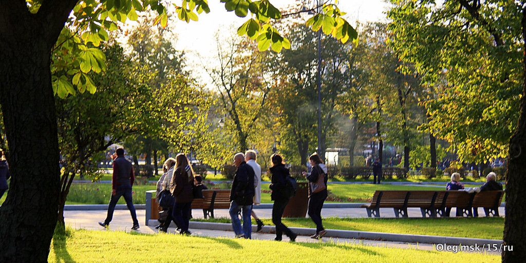 осень идет по городу - Олег Лукьянов