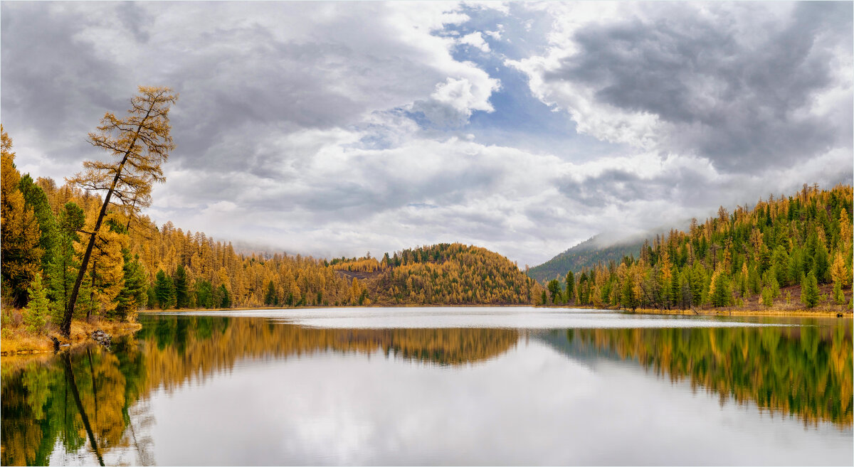 В осеннем наряде.. - Алексей Мезенцев В осеннем наряде.. - Алексей Мезенцев