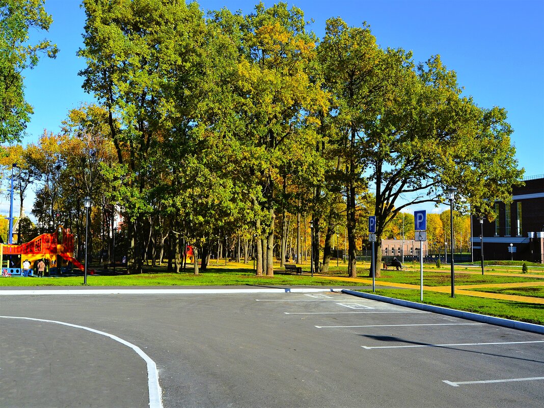 Чебоксары. Кадетский сквер осенью. - Пётр Чернега