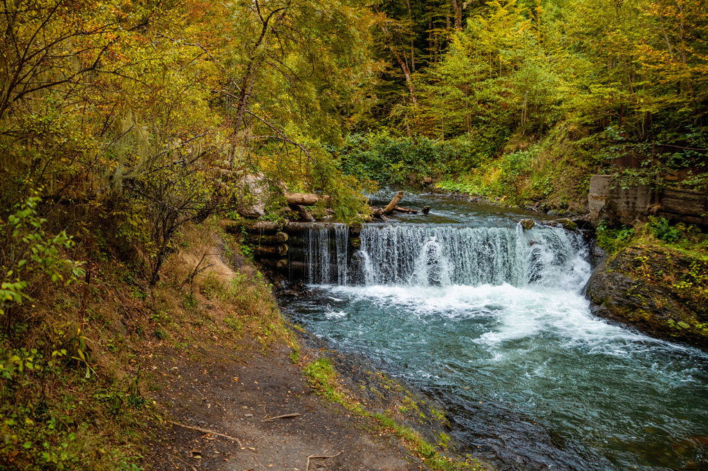 Заброшенная мини-ГЭС на реке Молчепа в Кавказском заповеднике кордон "Гузерипль", Адыгея - Дина Евсеева