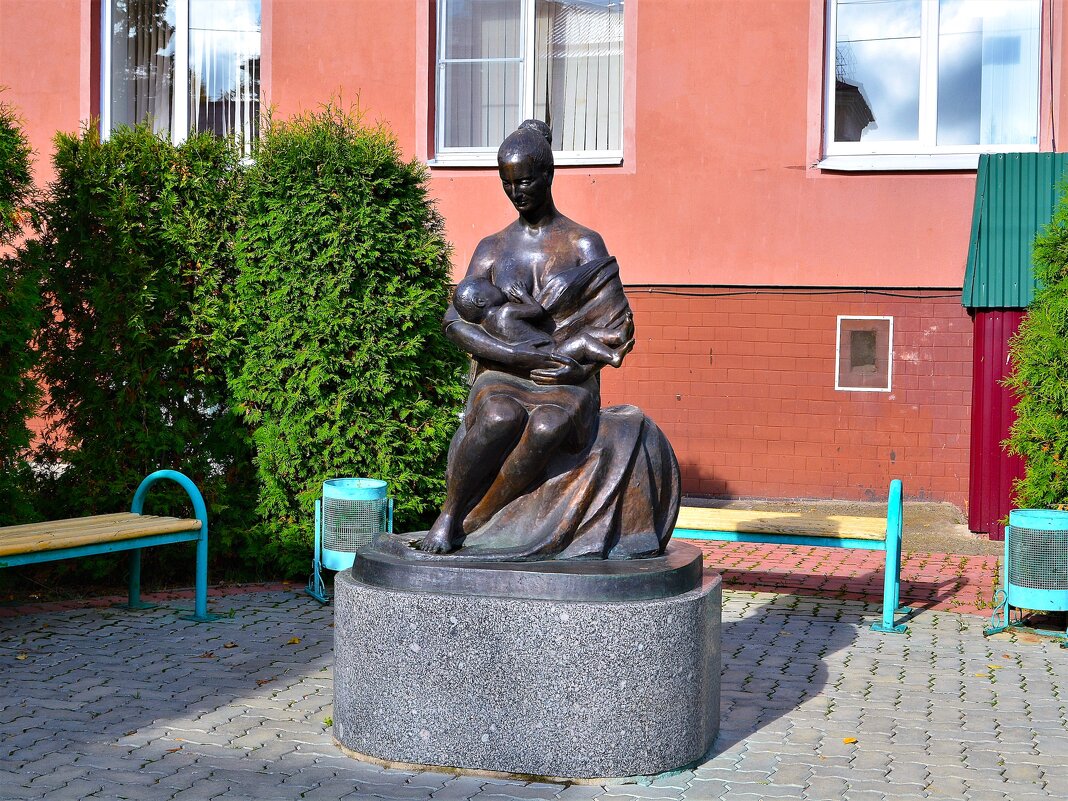 Чебоксары. Памятник матери и ребёнку. - Пётр Чернега