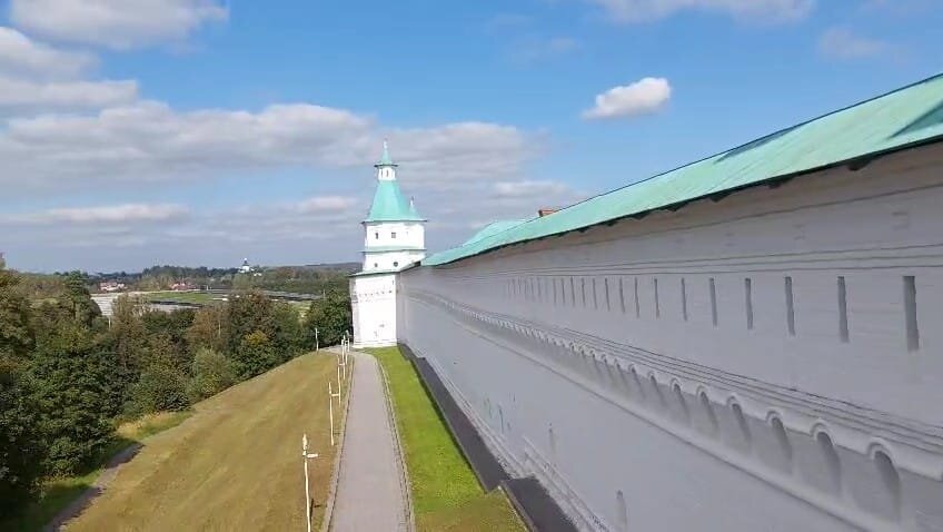 На территории монастыря - Ирэн На территории монастыря - Ирэн