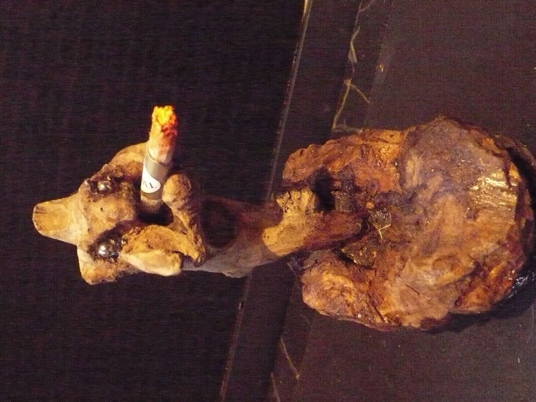 "Давай закурим, товарищ, по одной..".(деревянная скульптура) - Валерий Кокорев