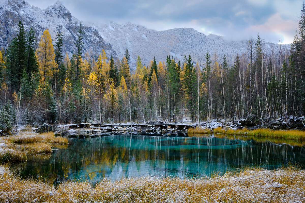 Снежок на Гейзеровом озере лишь подчеркнул его красоту.. - Алексей Мезенцев