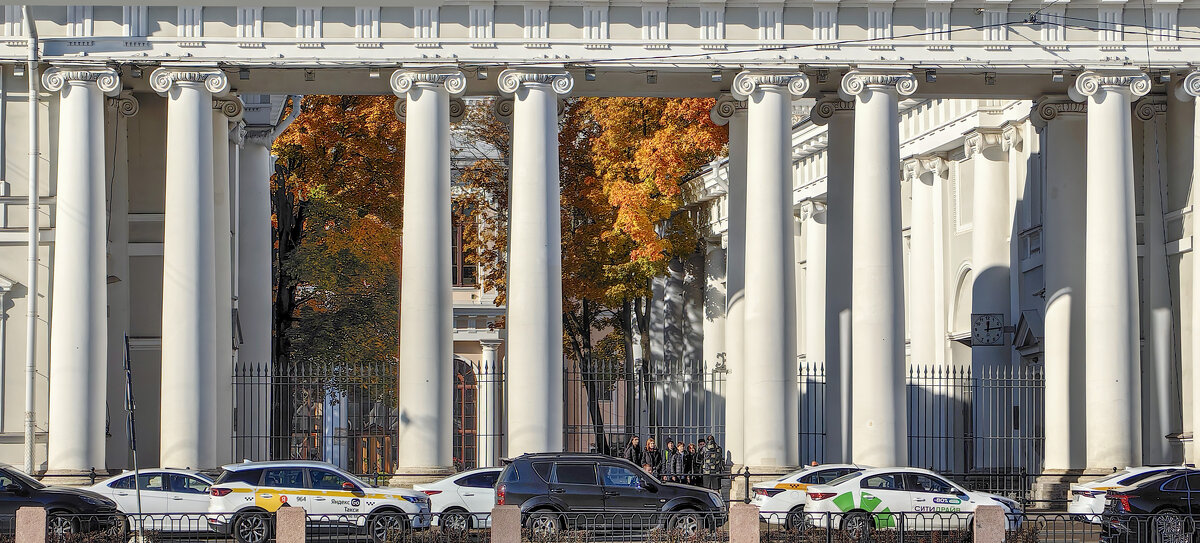 Аничков дворец. Вид через колоннаду Кабинета Александра Третьего - Стальбаум Юрий 