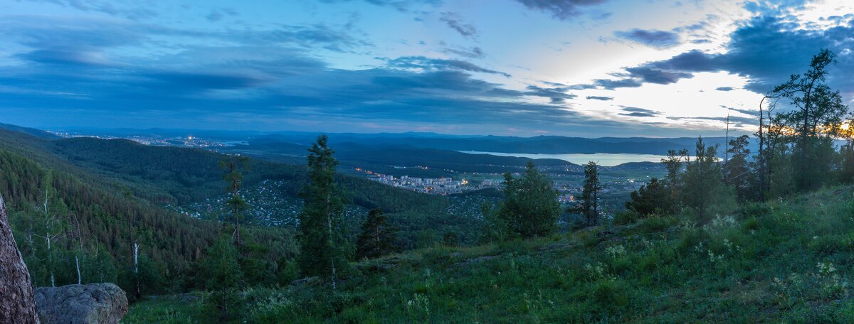 После заката на перевале (21:40). Ильменский хребет, г. Миасс, Машгородок (панорама). - Алексей Трухин