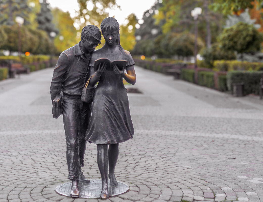 Шурик и Лидочка (Сквер на Красной) - Игорь Протасов