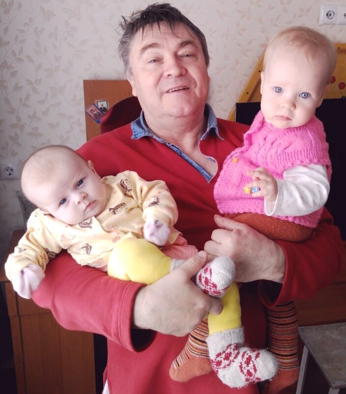 Милые внучки. - Андрей Хлопонин