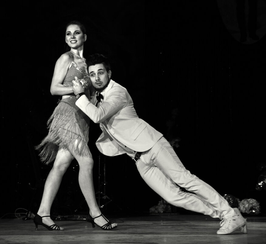 "Я вас прошу, нет я вас просто умоляю сплясать со мной прощальное тангО!" - СЮ 