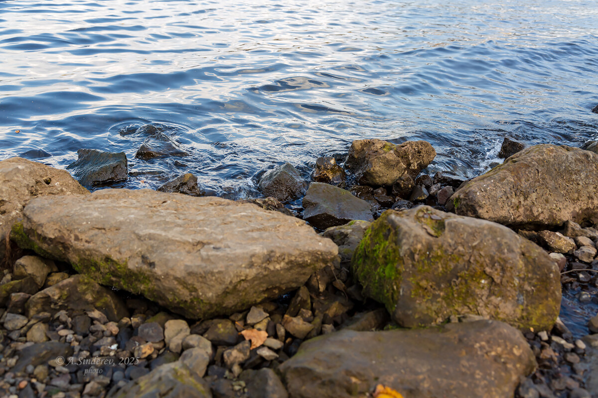 Каменный берег Волги - Александр Синдерёв