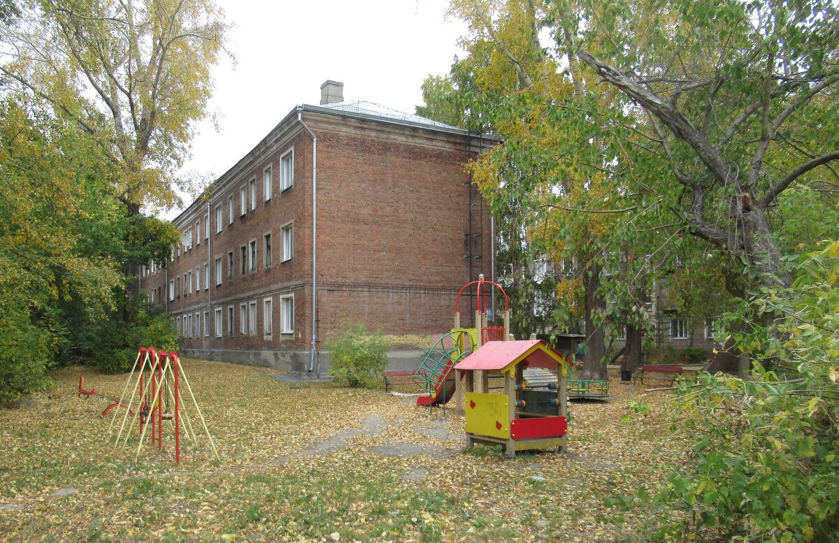 Осенний дворик - Андрей Макурин