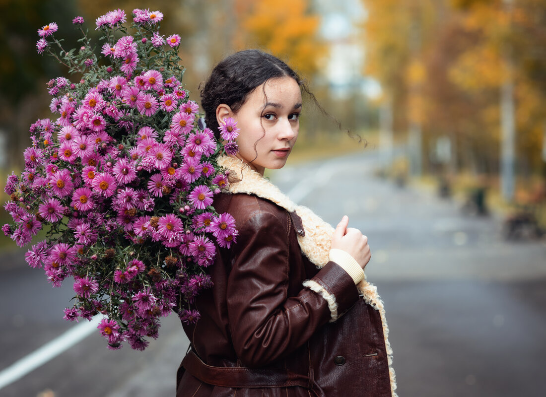 Последние осенние цветы - Лилия .