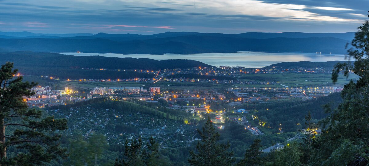 Летний вечер на перевале (22:51). Ильменский хребет, г. Миасс, Машгородок, поселок и озеро Тургояк ( - Алексей Трухин