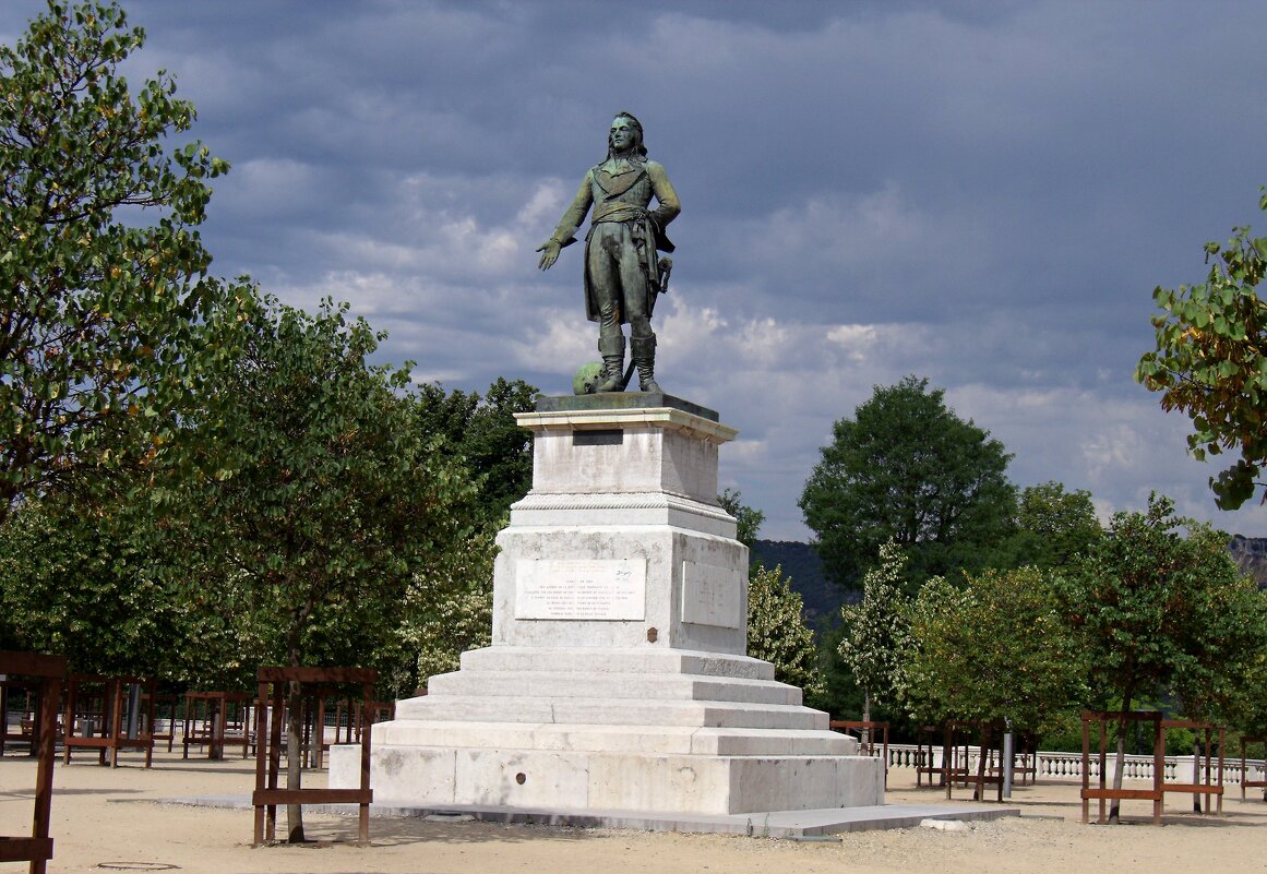 Памятник Жан Этьен Вашье Шампионне. - Владимир59 