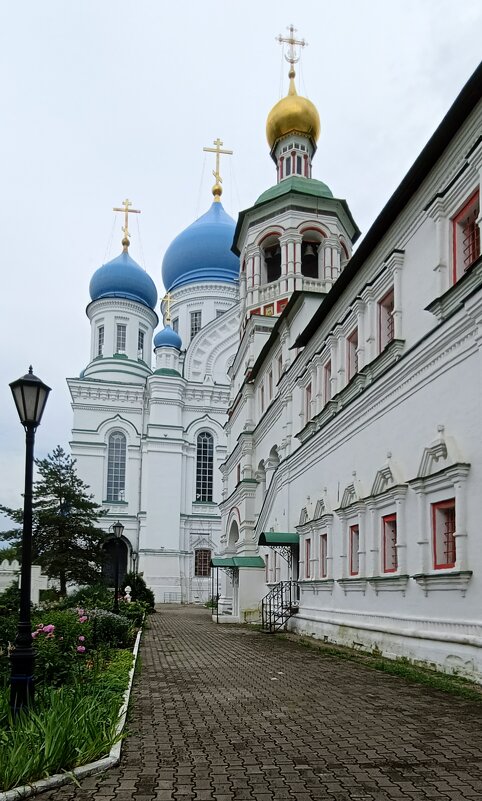 на территории монастыря - Галина R...