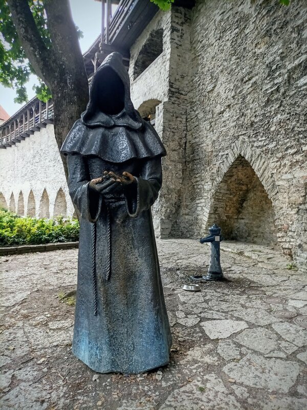 В Саду датского короля, монах ожидающий – Амбросий - Veera V