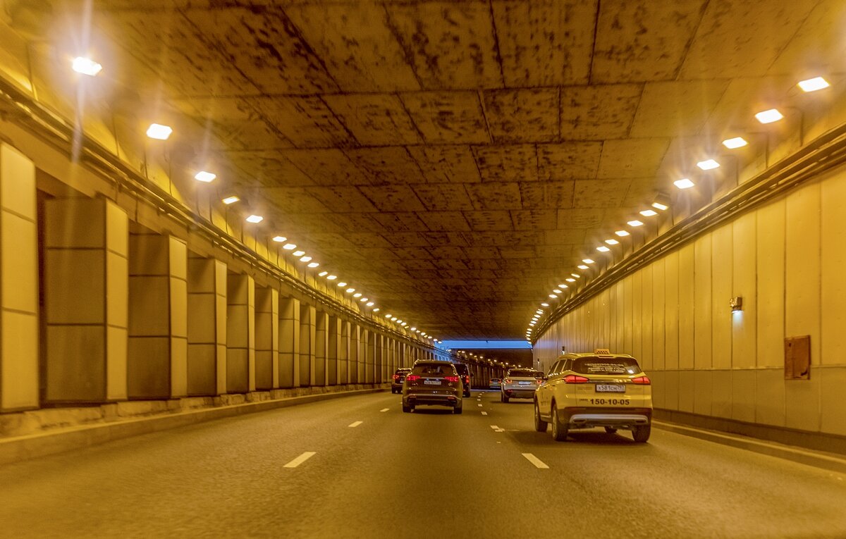 По туннелю - Валерий Иванович