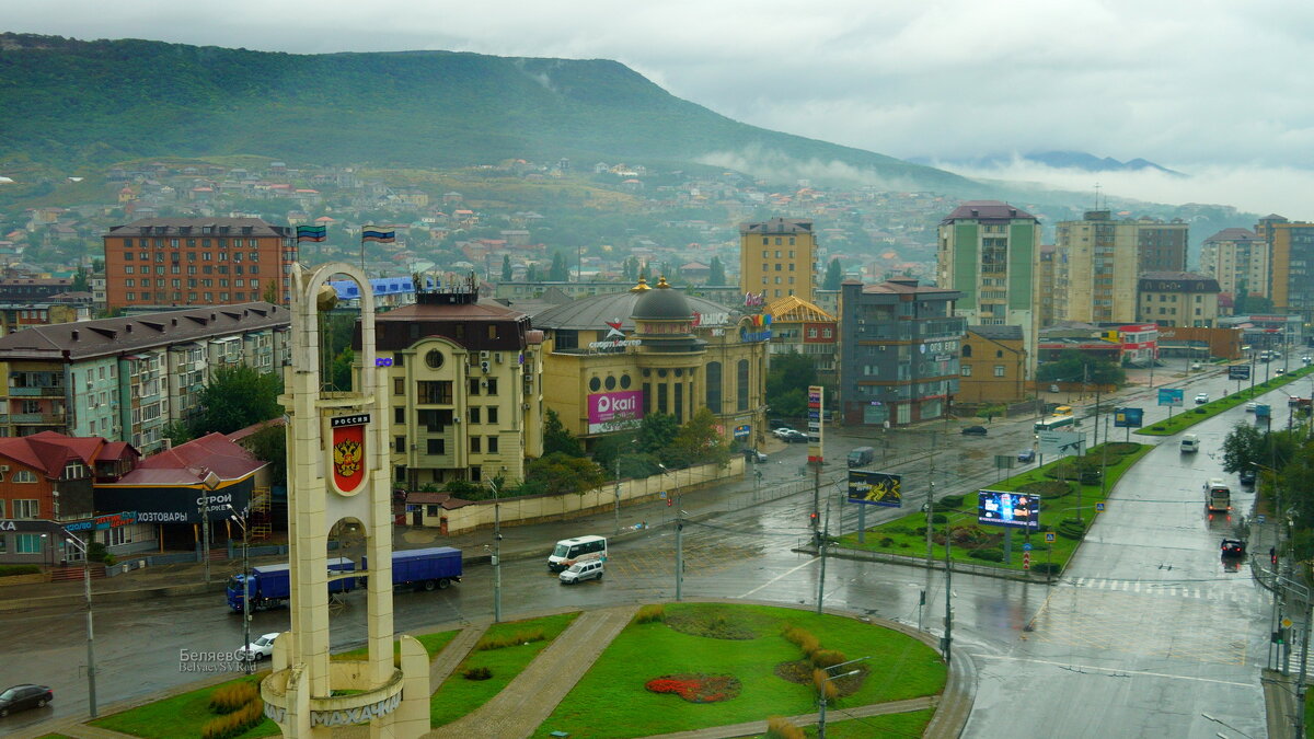 У троллейбусного кольца - Сергей Беляев