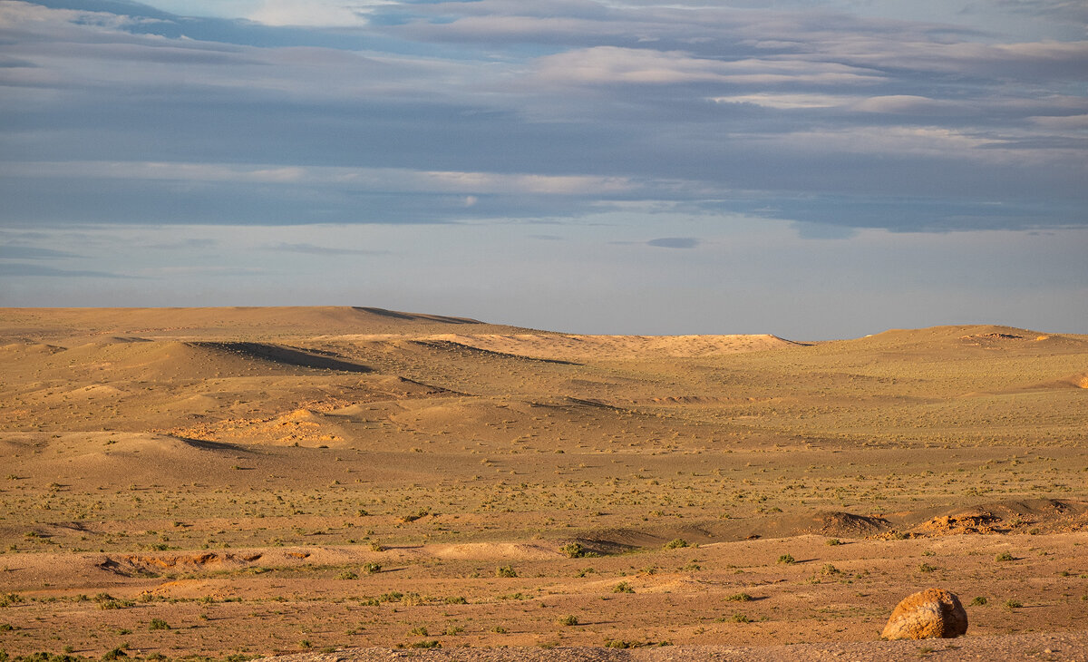 пейзажи Гоби в лучах заходящего солнца - Galina 