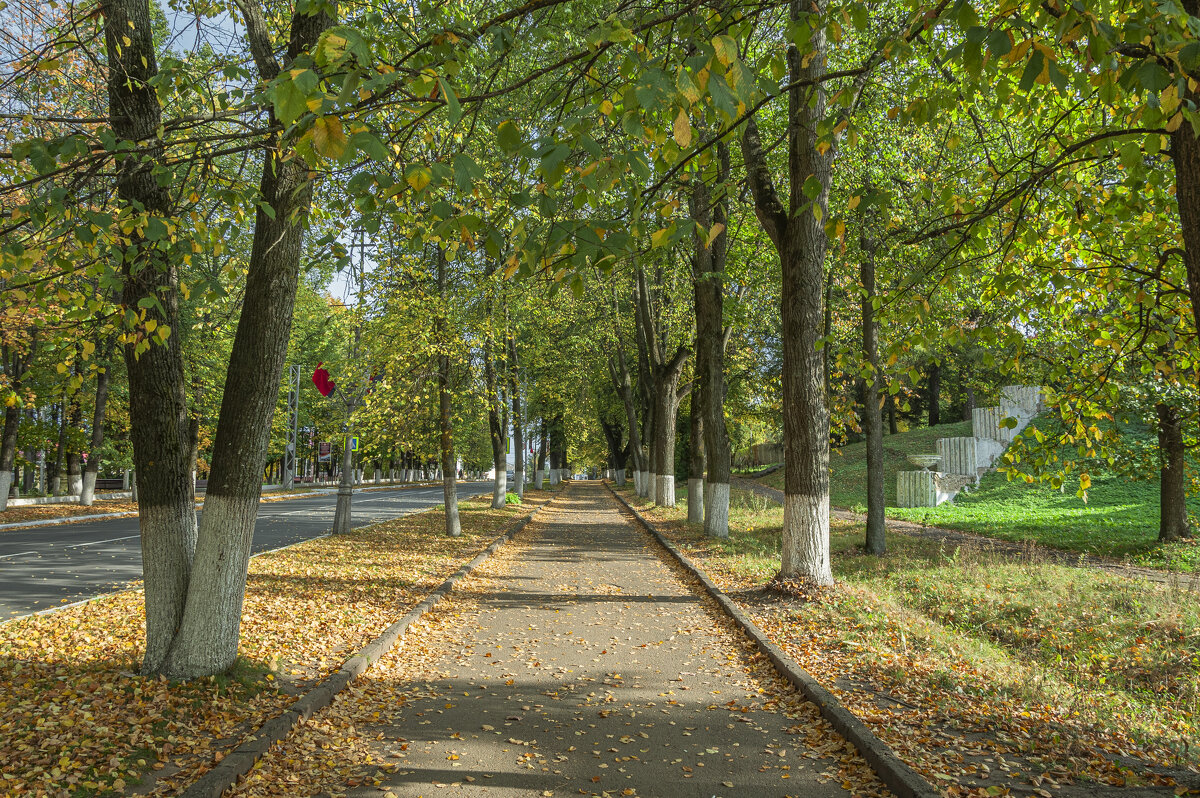 Осень в уездном городе - Александр Филатов