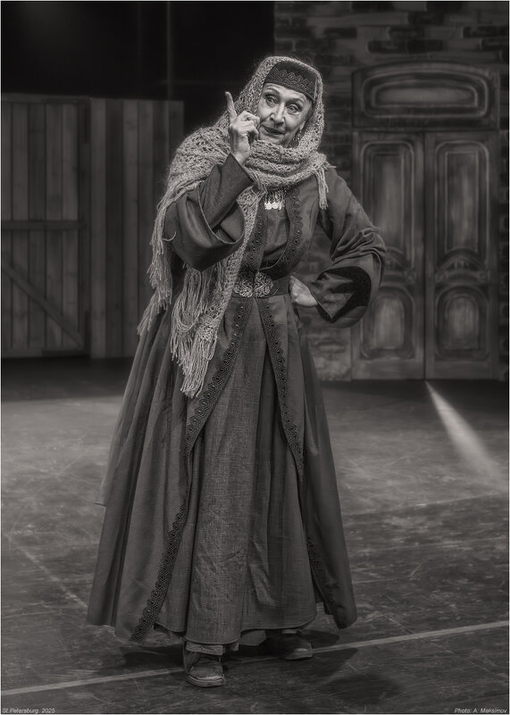 Актриса з. а. России Валентина Виноградова  в роли Сары (бабушка Соны). - Александр Максимов